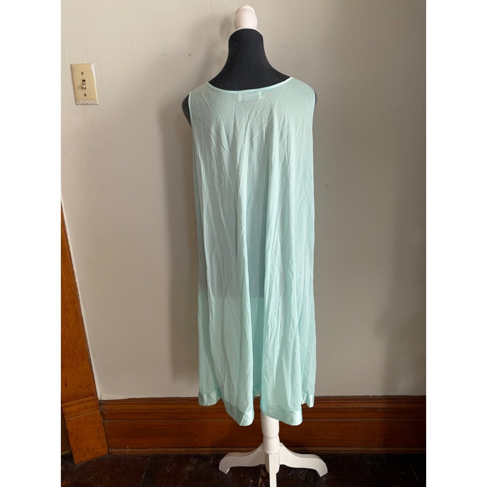 Vintage Vanity Fair Mint Green Embroidered V-Neck Nightgown USA Cottagecore M - Picture 7 of 11
